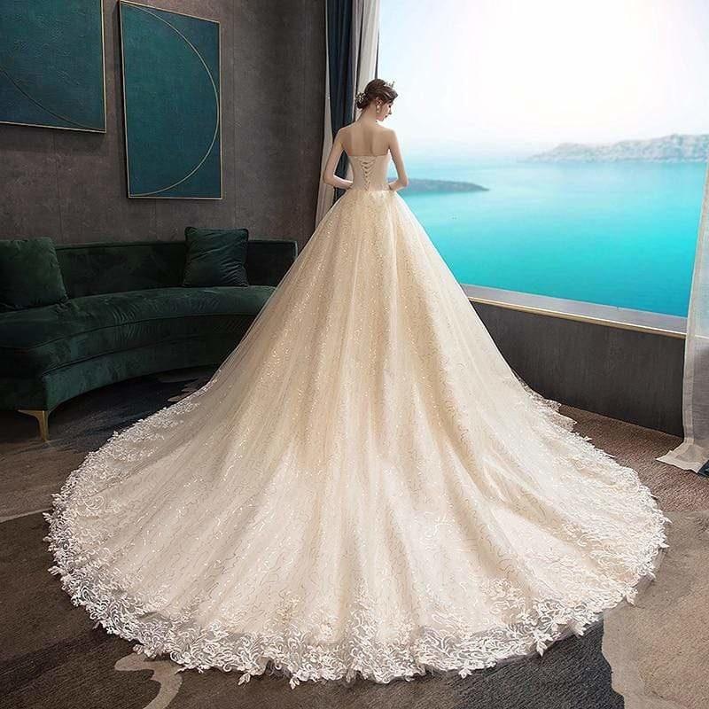robe de mariée princesse dentelle avec traine