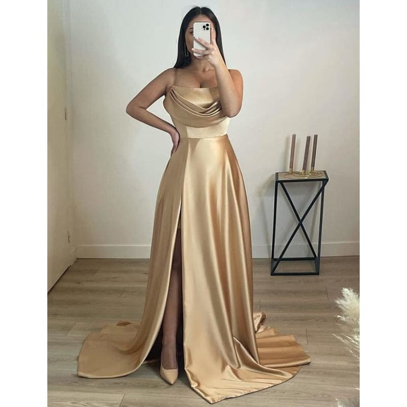 Robe de Soirée en Satin Champagne avec Fente